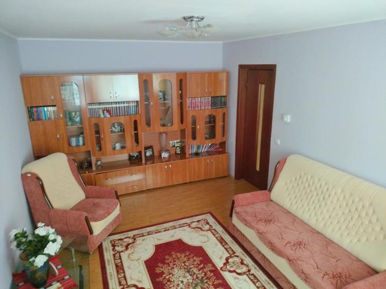 Apartament cu 3 camere decomandat în Drumul Taberei