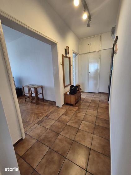 Apartament cu 3 camere decomandat în Iancului
