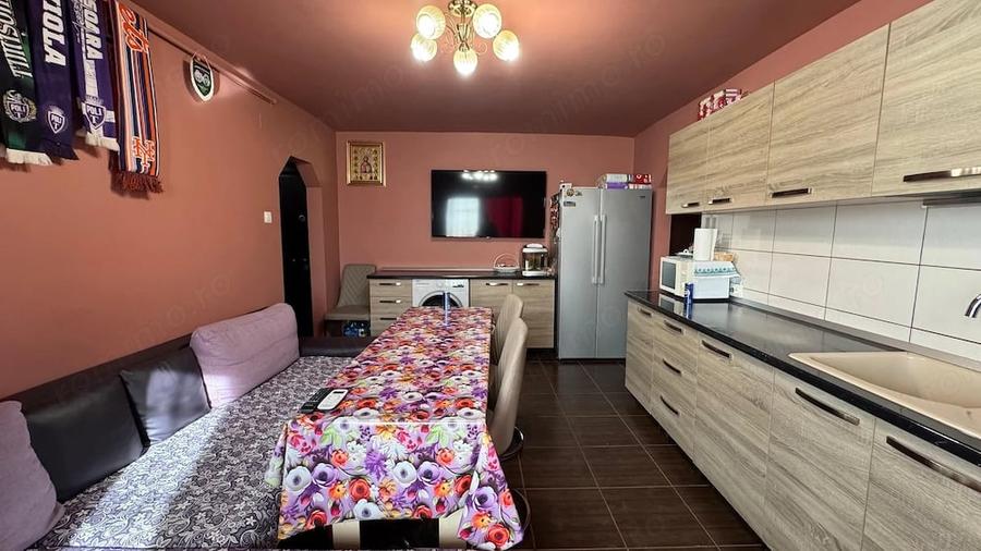 Apartament cu 4 camere în Soarelui