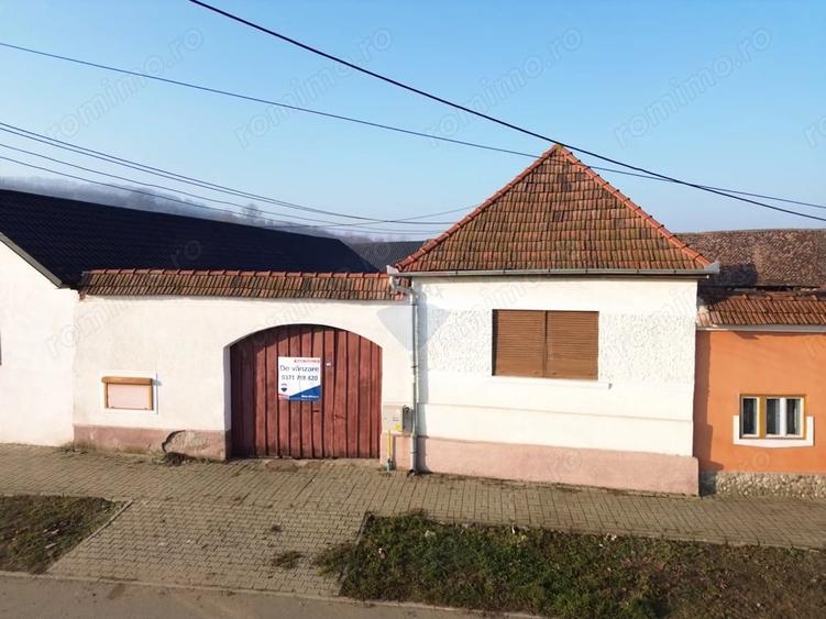 Casă cu 3 camere cu Teren 1418 Mp în Brateiu