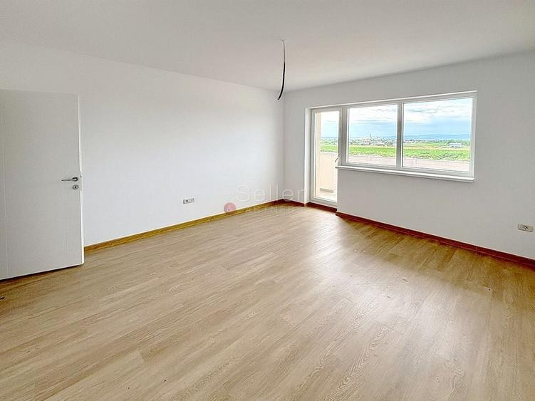 Apartament cu 3 camere decomandat în Sânpetru