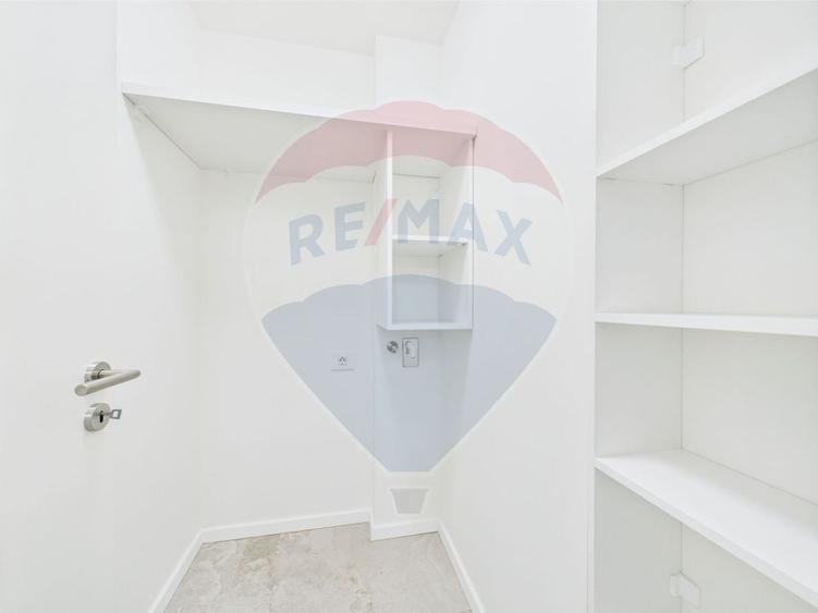 Apartament cu 2 camere decomandat în Tractorul