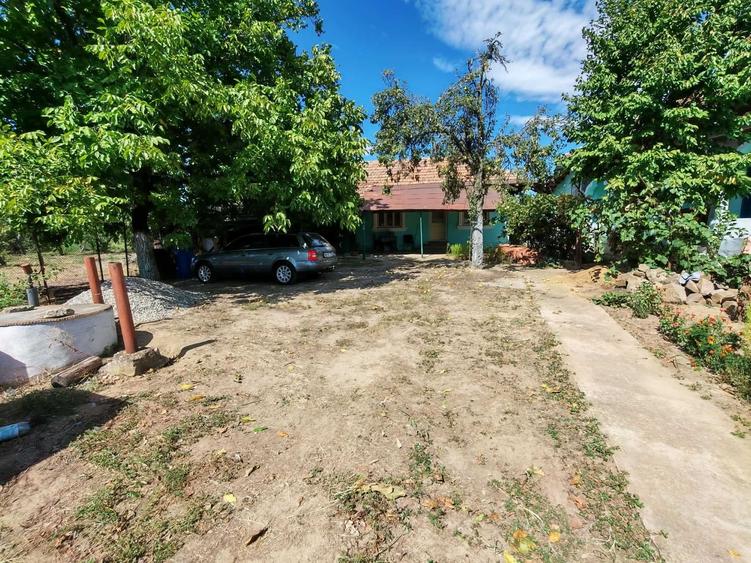Casă cu 4 camere în Bistrețu