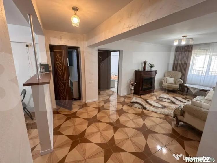 Apartament cu 4 camere decomandat în Central