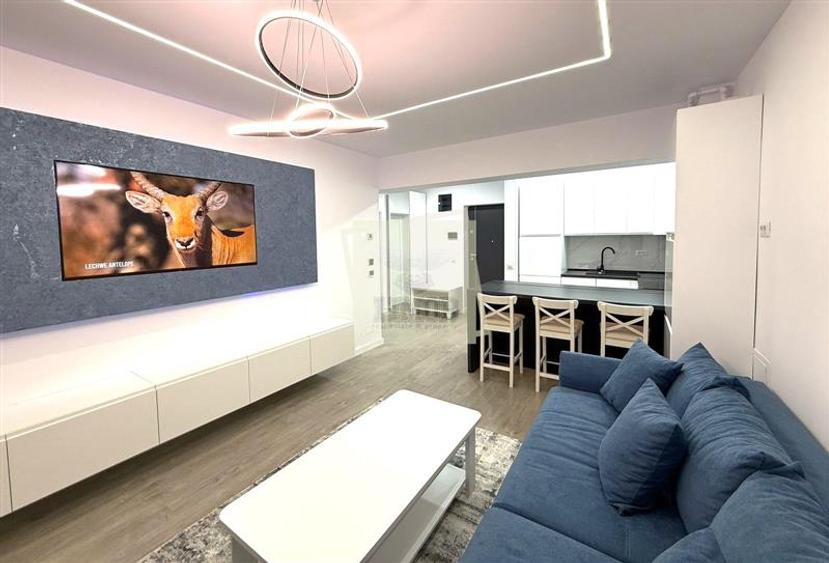 Apartament cu 2 camere semidecomandat, mobilat în Exterior Sud