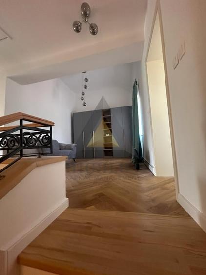 Duplex cu 5 camere cu Canalizare în Iancu Nicolae