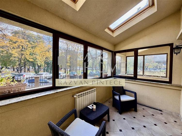Casă individuală cu 6 camere cu Teren 370 Mp în Ultracentral