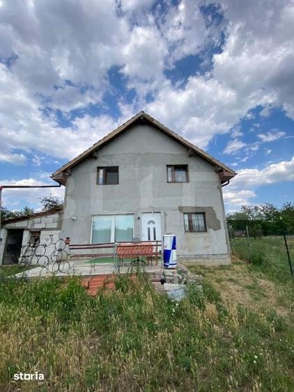 Casă cu 4 camere cu Teren 1275 Mp în Orțișoara