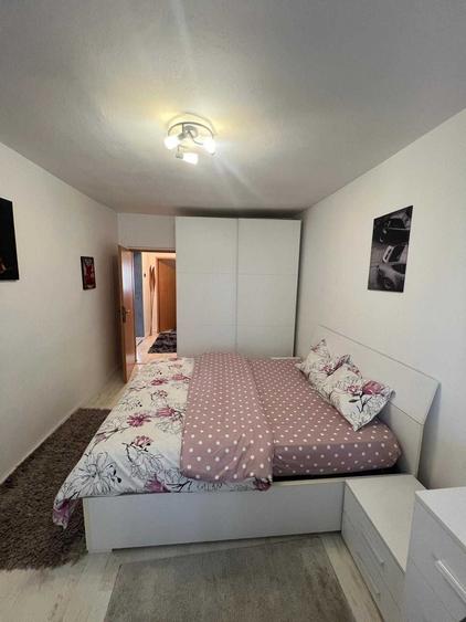 Apartament cu 3 camere semidecomandat în Circumvalațiunii