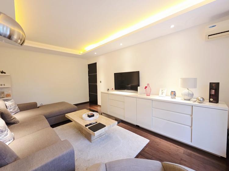 Apartament cu 3 camere decomandat în Micro 17
