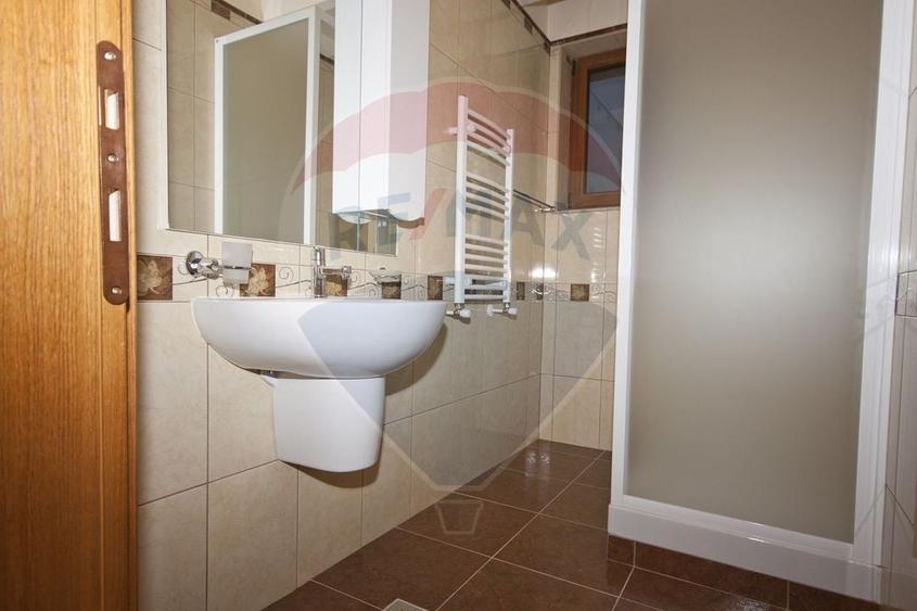 Apartament cu 3 camere semidecomandat, mobilat în Aviației