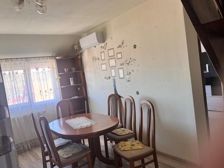 Apartament cu 3 camere decomandat în Exterior Vest