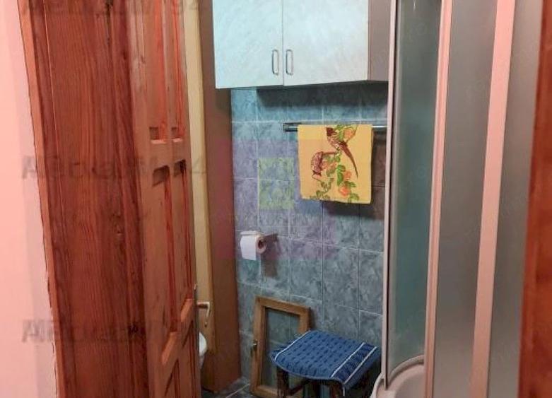 Casă cu 6 camere cu Teren 340 Mp în Cumpătu