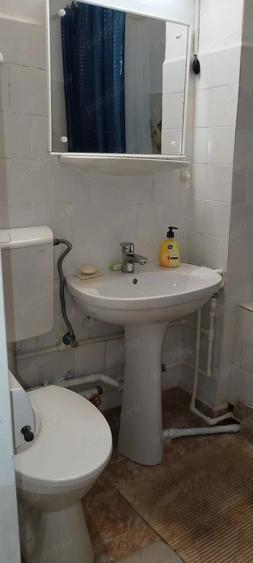 Apartament cu 2 camere semidecomandat în Cuza Vodă