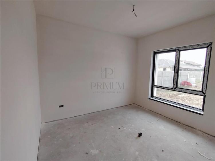 Duplex cu 4 camere cu Canalizare în Moșnița Veche