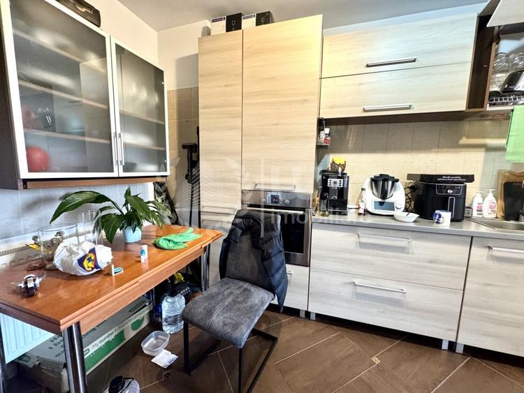 Apartament cu 4 camere semidecomandat, mobilat în Europa