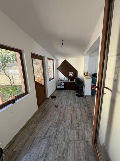 Casă cu 3 camere în Romanești