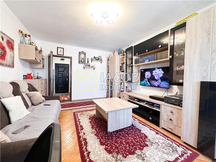 Apartament cu 2 camere decomandat în Cornișa