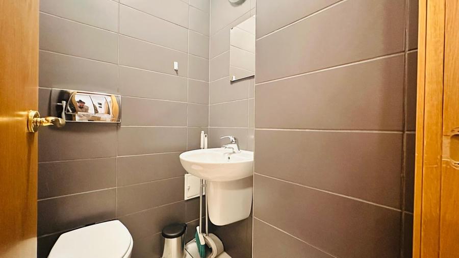 Apartament cu 3 camere semidecomandat, mobilat în Otopeni