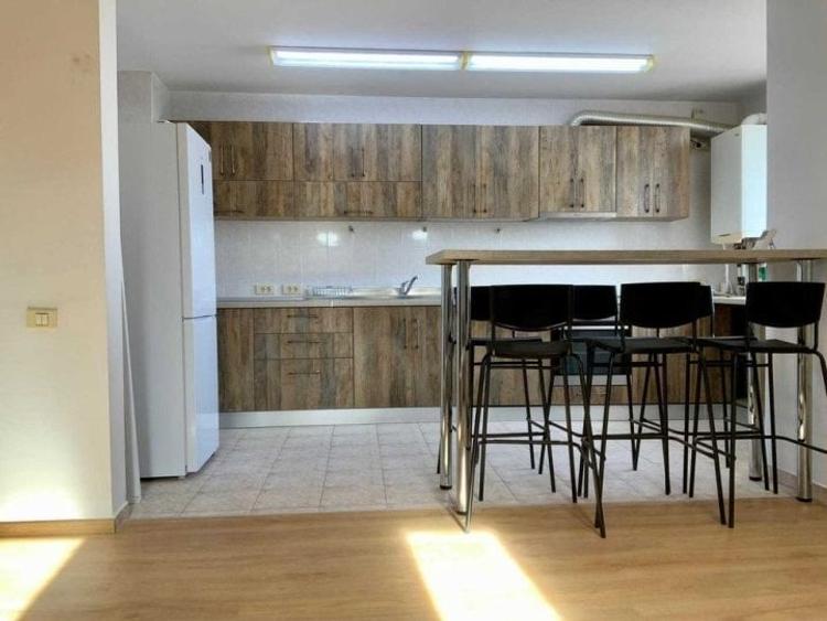 Apartament cu 3 camere decomandat, mobilat în Colentina