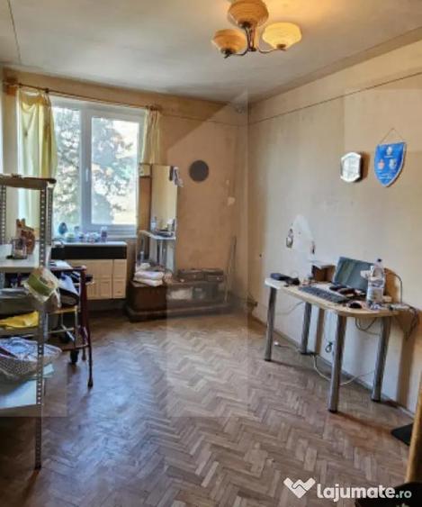 Apartament cu 4 camere semidecomandat în Simeria