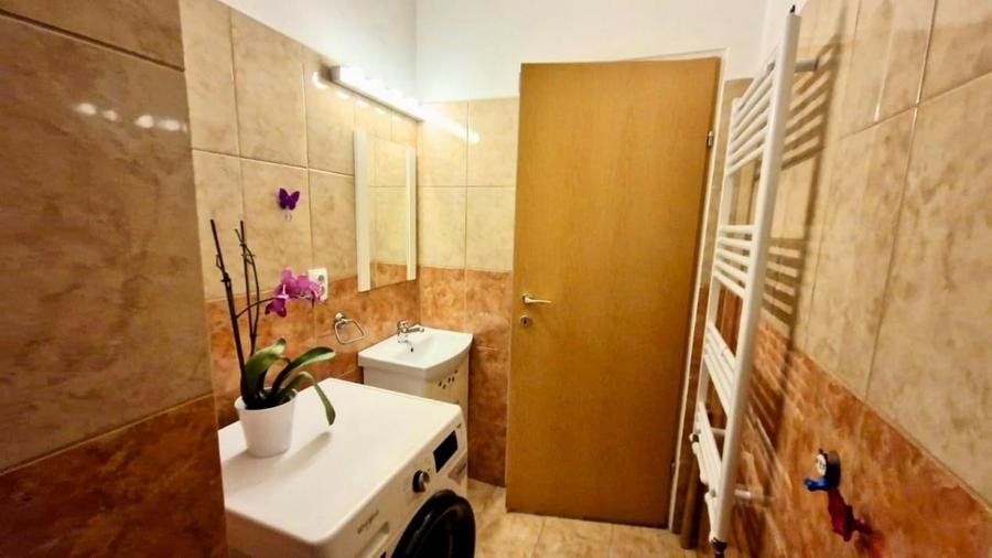 Apartament cu 3 camere semidecomandat, mobilat în Trivale