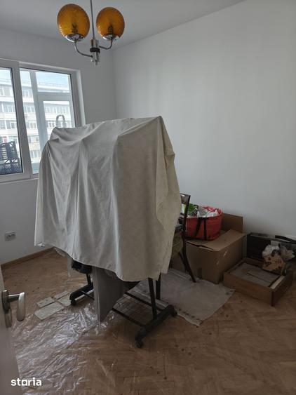Apartament cu 3 camere semidecomandat în Crângași
