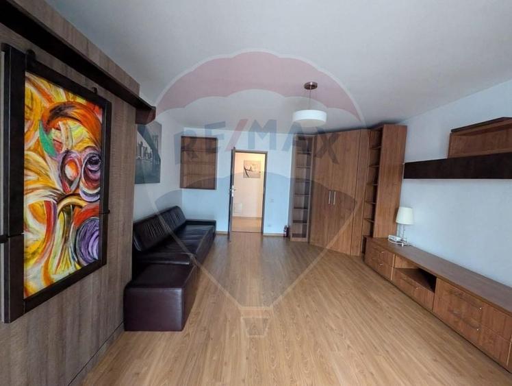 Apartament cu 3 camere decomandat în Națiunile Unite
