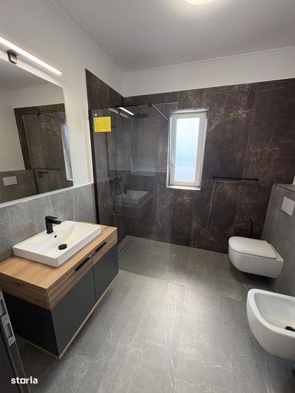 Apartament cu 3 camere semidecomandat în Ciupercenii Noi