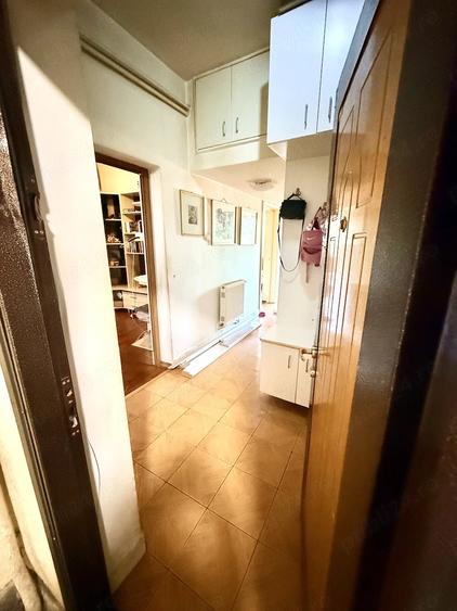 Apartament cu 3 camere semidecomandat, mobilat în Bucureștii Noi