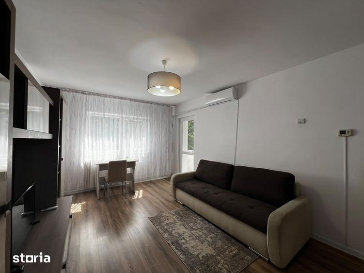 Apartament cu 3 camere decomandat în Nicolina