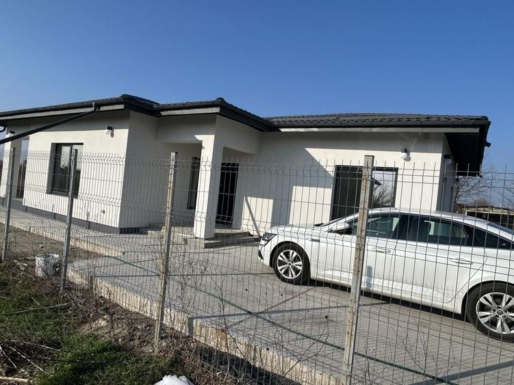 Casă cu 3 camere în Mogoșești