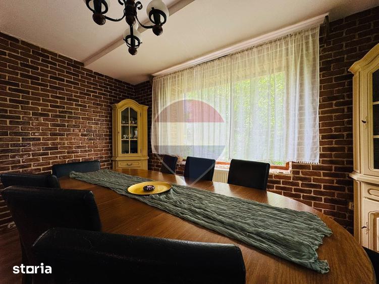 Casă cu 5 camere cu Teren 1112 Mp în Central
