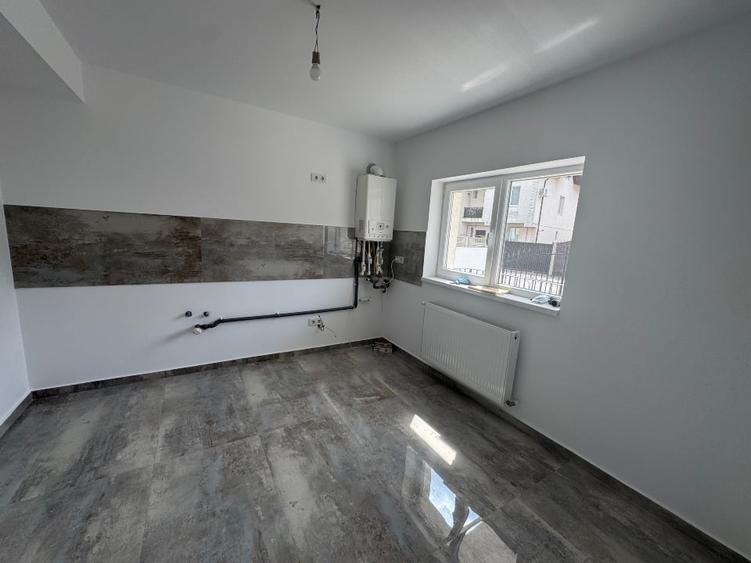 Duplex cu 5 camere cu Canalizare în Haliu