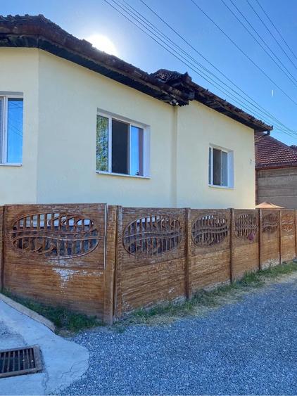 Casă cu 4 camere cu Teren 900 Mp în Central