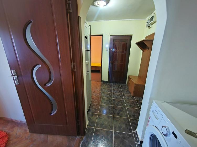 Apartament cu 2 camere decomandat, mobilat în Podul de Fier