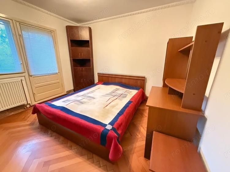 Apartament cu 3 camere decomandat în Girocului