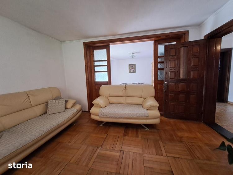 Casă cu 5 camere cu Teren 600 Mp în Nord