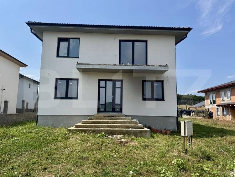 Casă individuală cu 5 camere cu Canalizare în Corunca