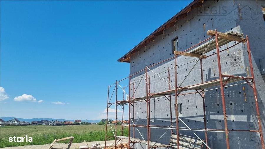 Casă cu 4 camere în Sânpetru