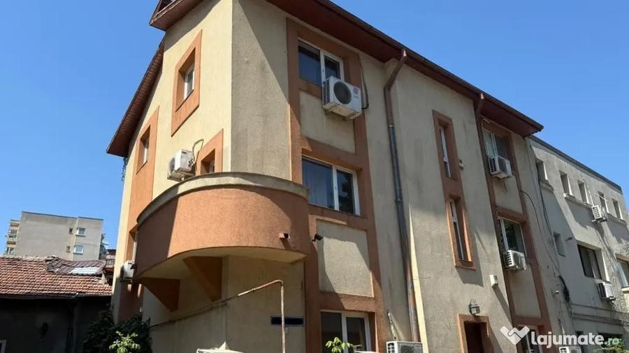 Casă cu 8 camere cu Teren 200 Mp în Unirii
