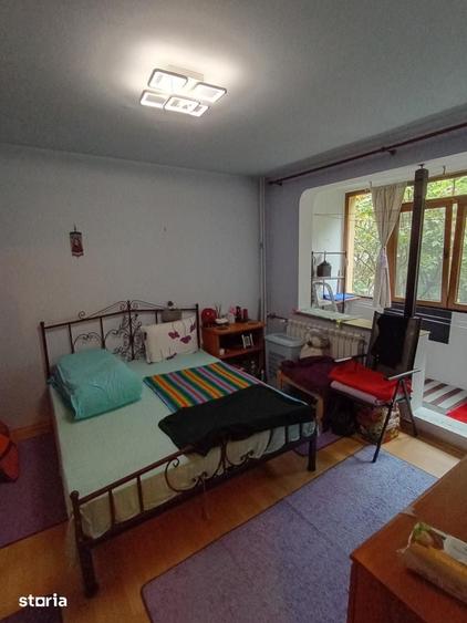 Apartament cu 3 camere decomandat în Drumul Taberei