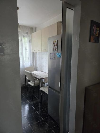 Apartament cu 3 camere semidecomandat în Dristor