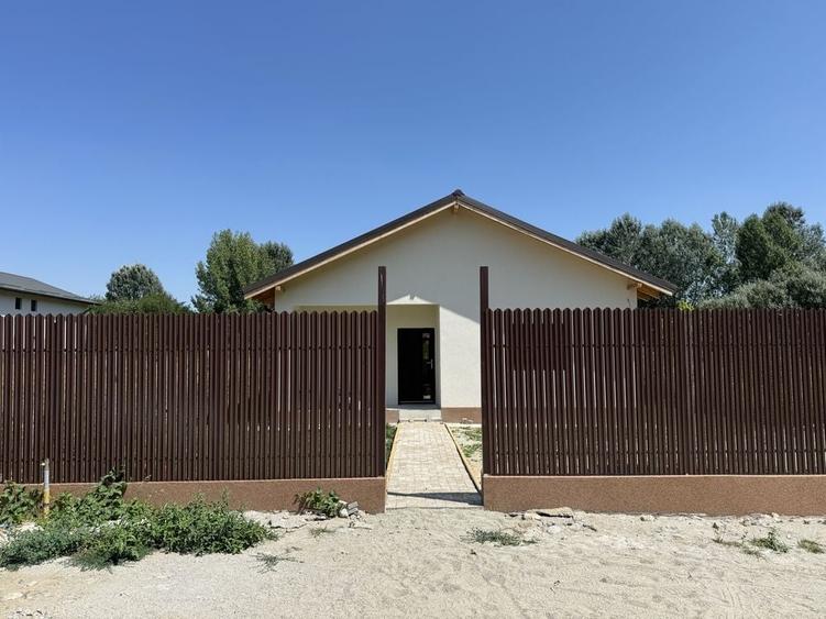 Casă cu 3 camere în Bujoreni