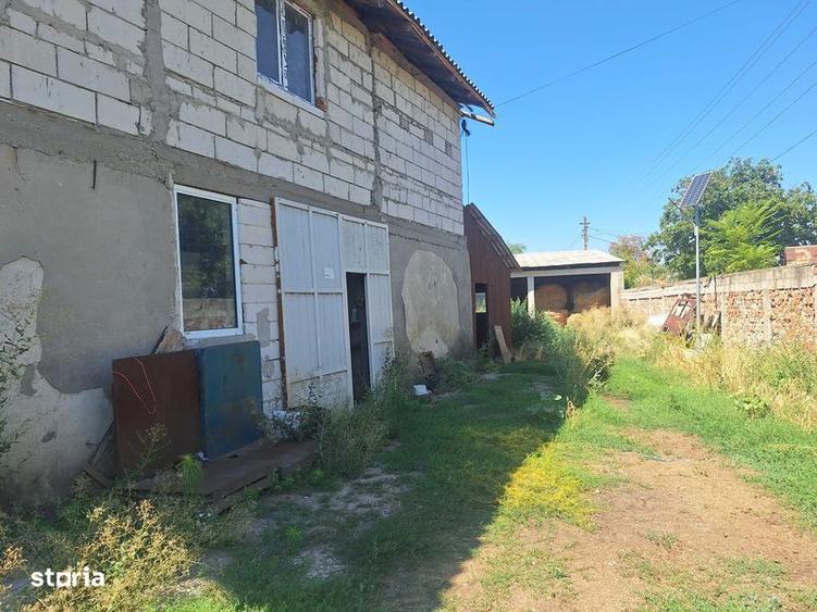 Teren de 300 mp, în Ștorobăneasa