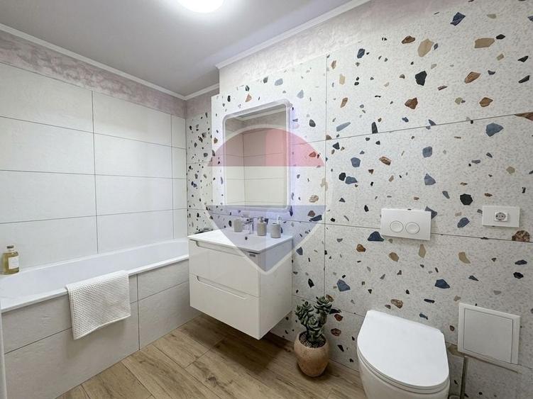 Penthouse cu 3 camere decomandat, mobilat în Tomis Plus