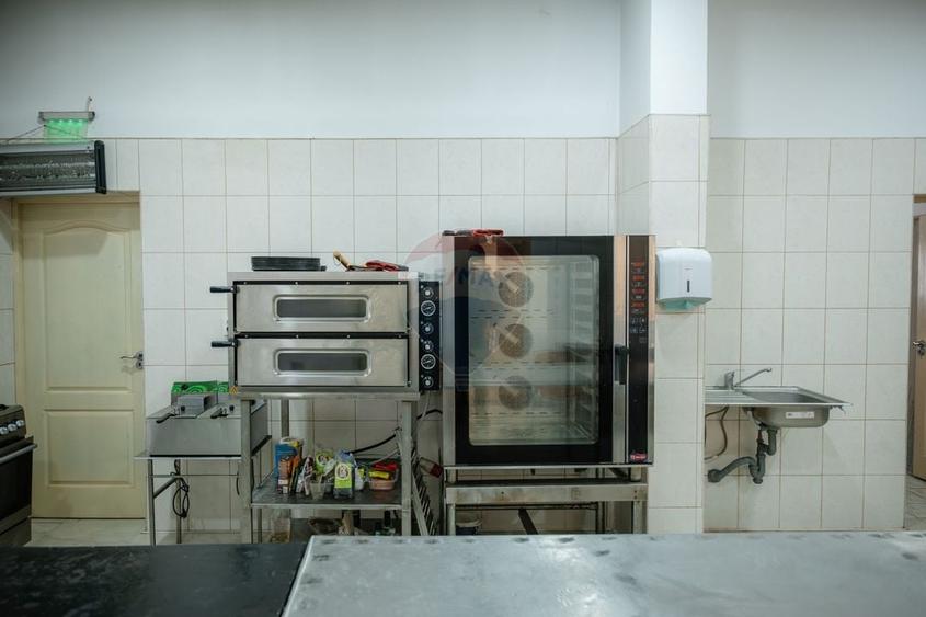 Spațiu comercial, de 1,132 mp, în Vânători-Neamț
