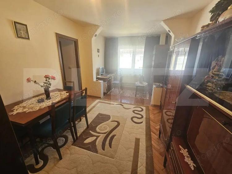 Apartament cu 4 camere semidecomandat în Central