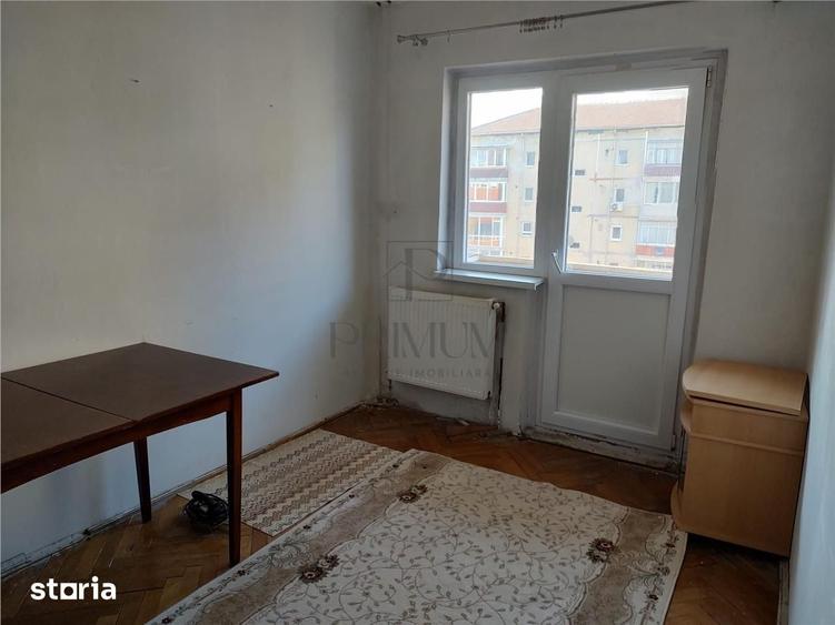 Apartament cu 4 camere decomandat în Girocului