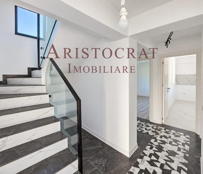 Casă cu 5 camere cu Teren 330 Mp în Corbeanca